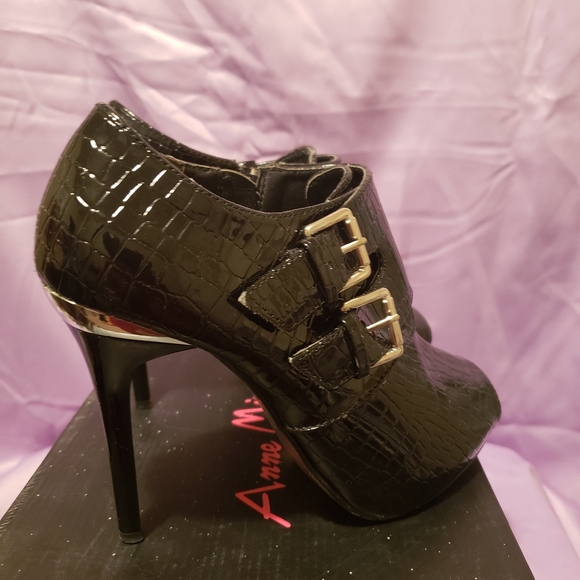 Shoes - Picture 6 of 6